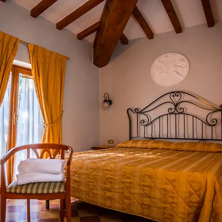 Hotel Della Robbia 3*