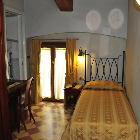 Отель Della Robbia Флоренция