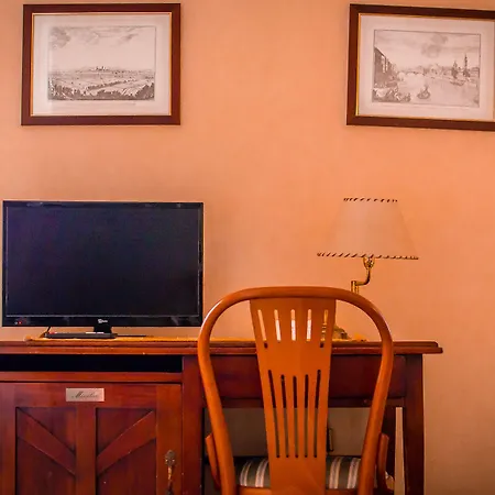 酒店 Della Robbia 3*