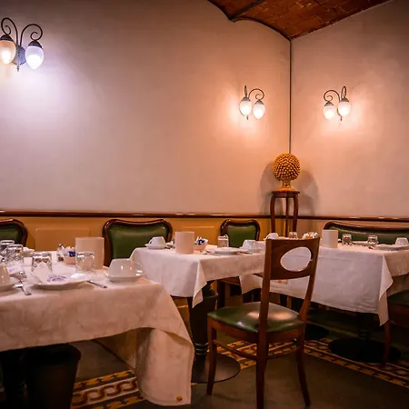 酒店 Della Robbia 3*