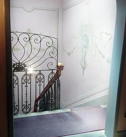 Della Robbia 3*